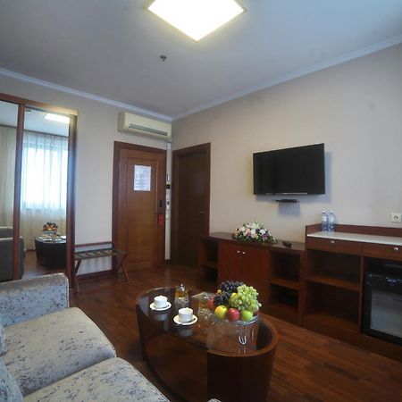 Grand Voyage Hotel Almaty Bagian luar foto