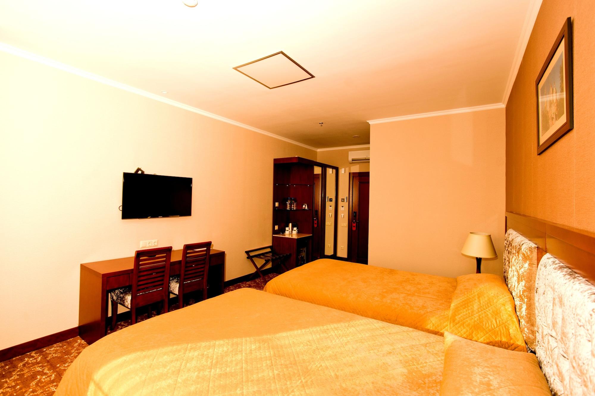 Grand Voyage Hotel Almaty Bagian luar foto