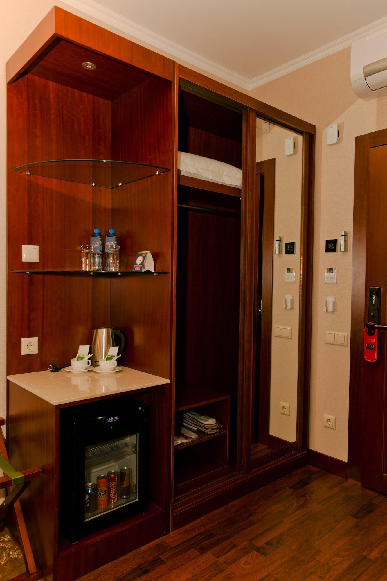 Grand Voyage Hotel Almaty Bagian luar foto