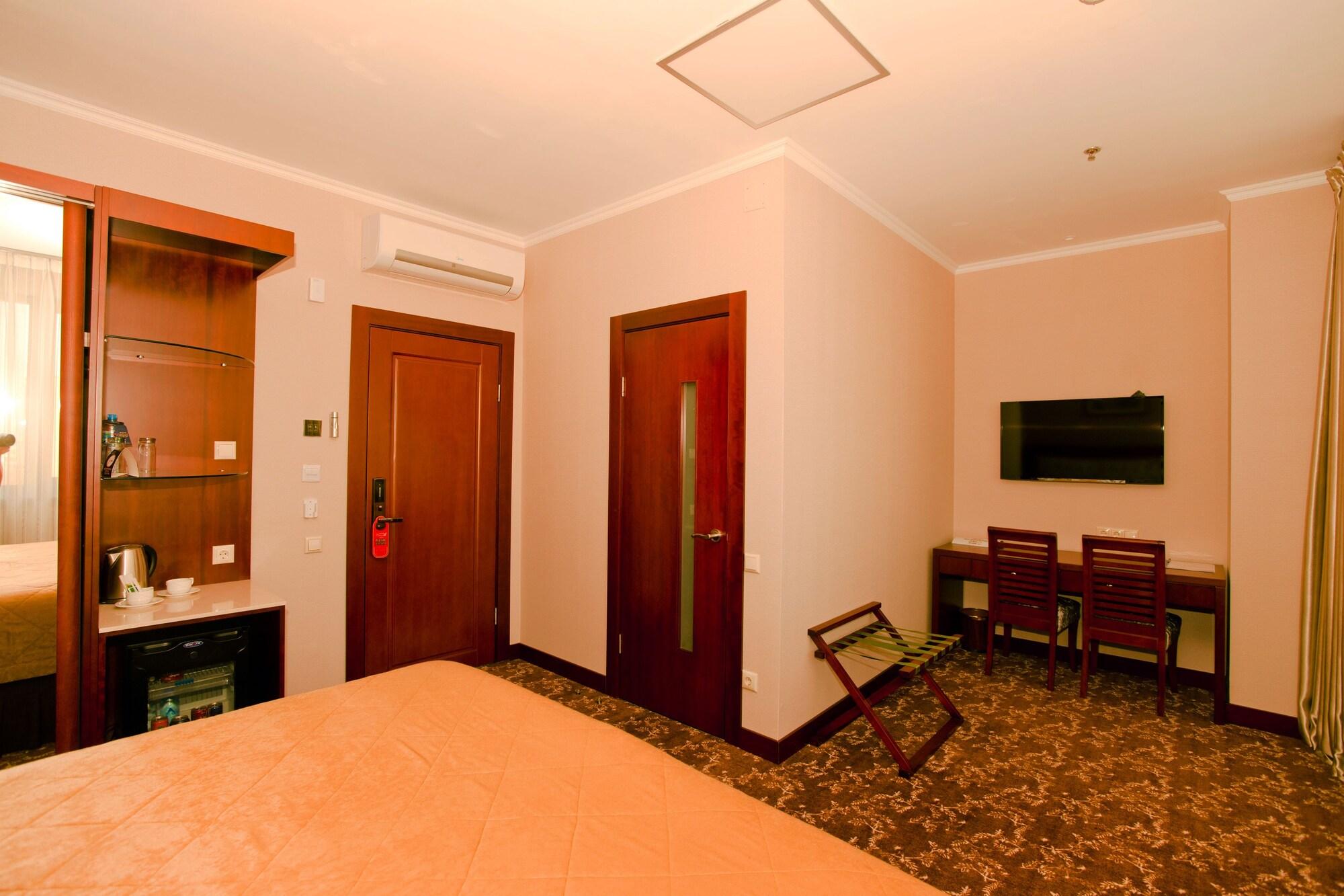 Grand Voyage Hotel Almaty Bagian luar foto