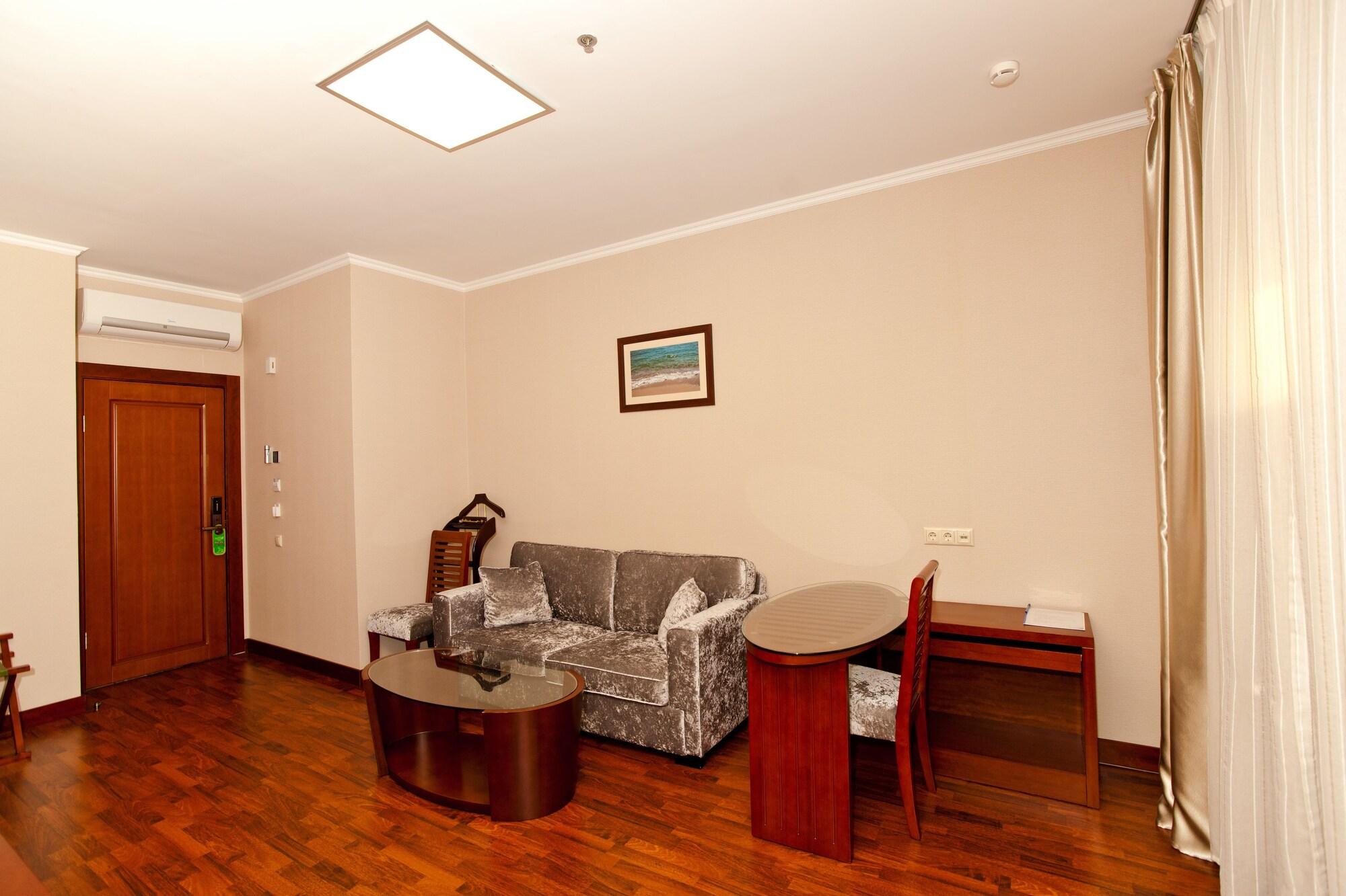 Grand Voyage Hotel Almaty Bagian luar foto