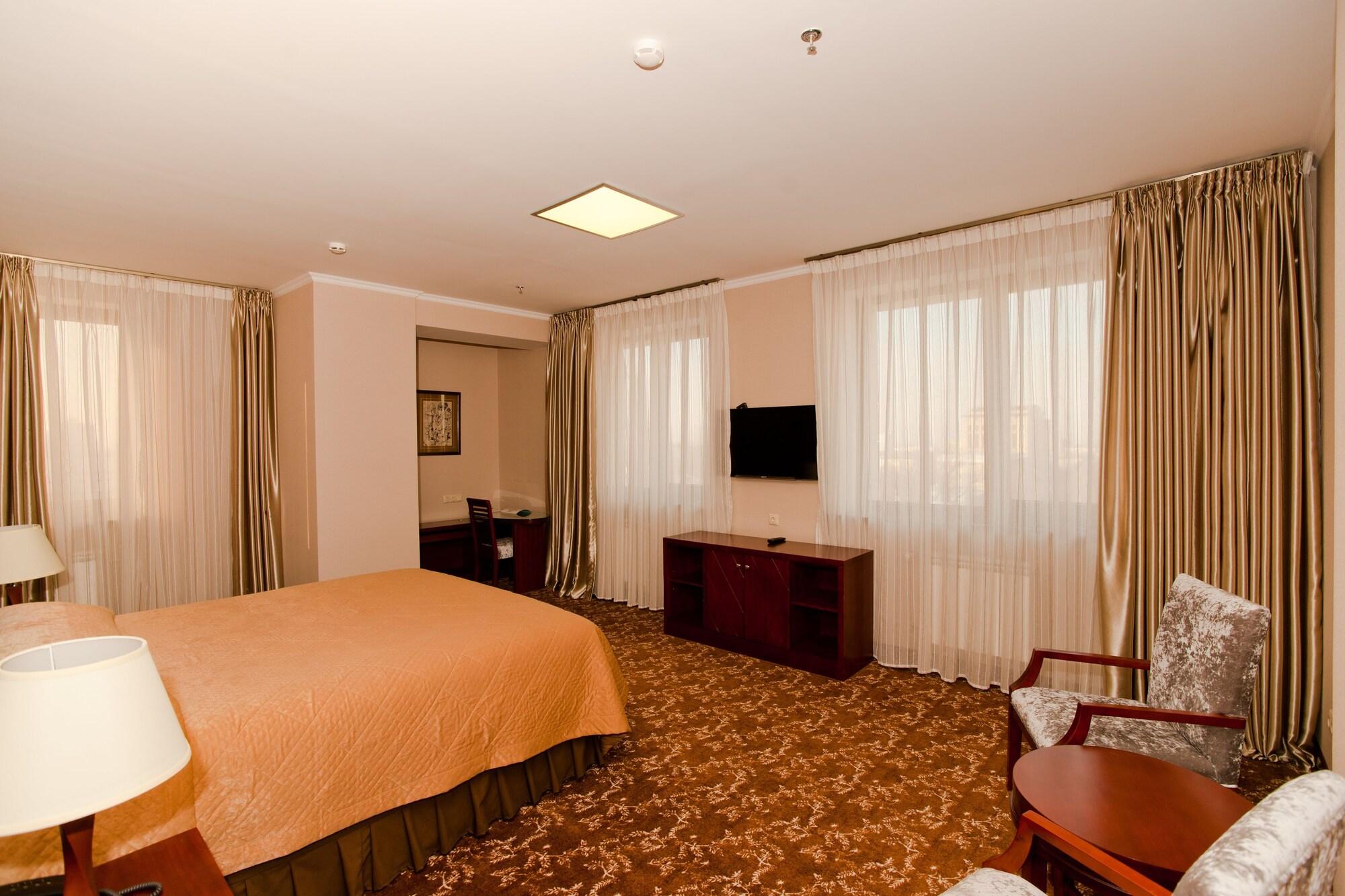 Grand Voyage Hotel Almaty Bagian luar foto