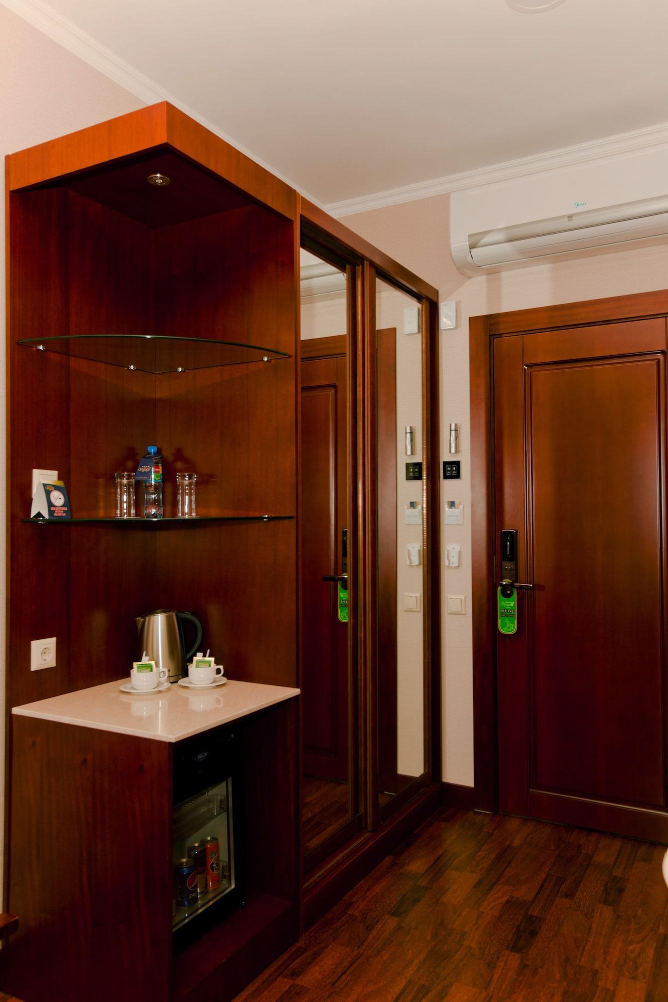 Grand Voyage Hotel Almaty Bagian luar foto