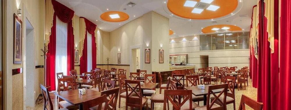 Grand Voyage Hotel Almaty Bagian luar foto