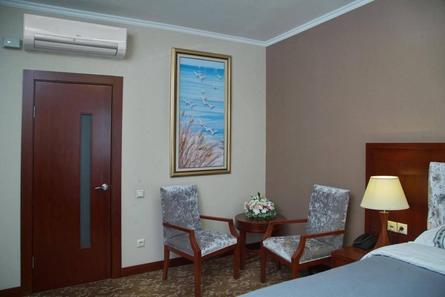 Grand Voyage Hotel Almaty Bagian luar foto