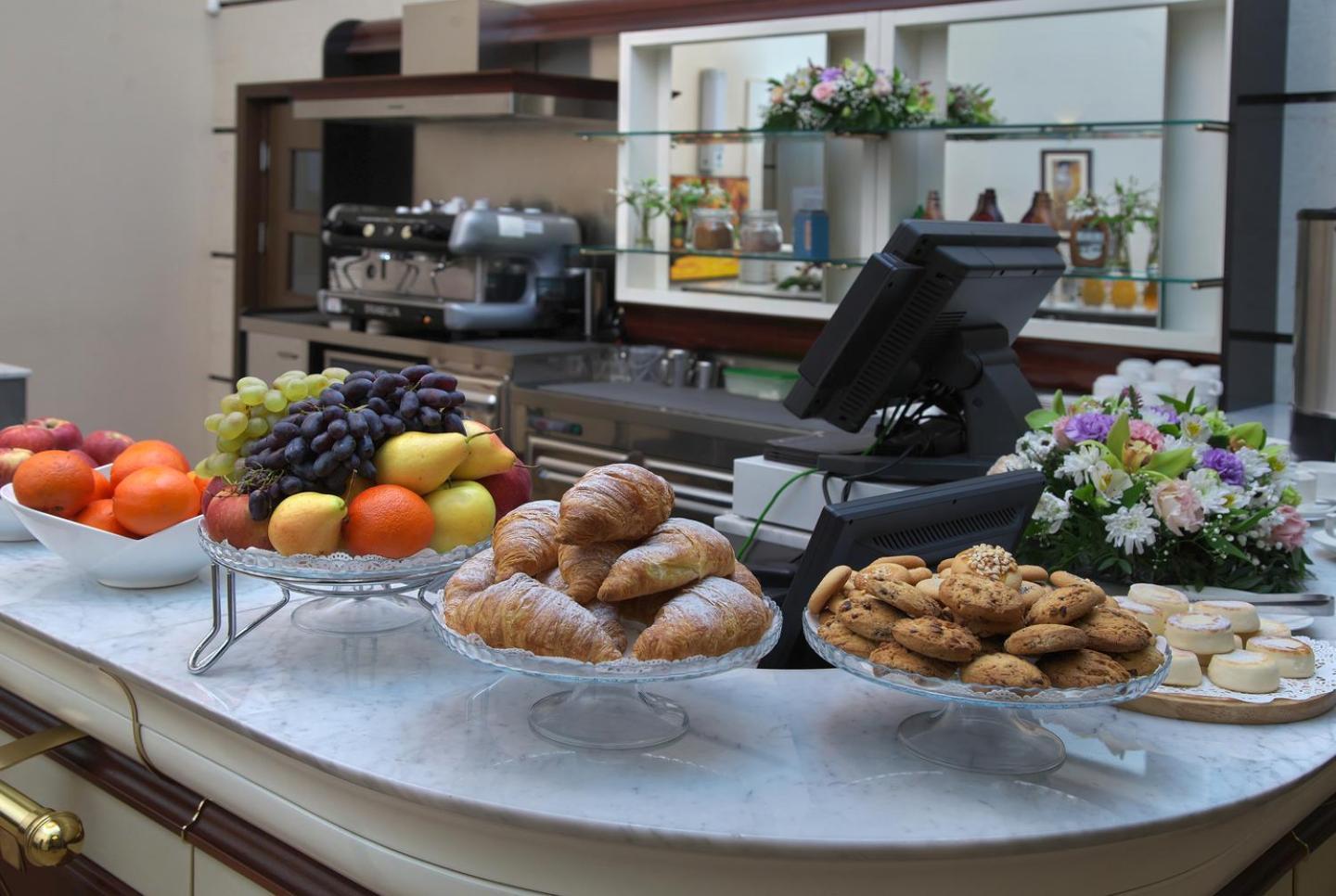 Grand Voyage Hotel Almaty Bagian luar foto