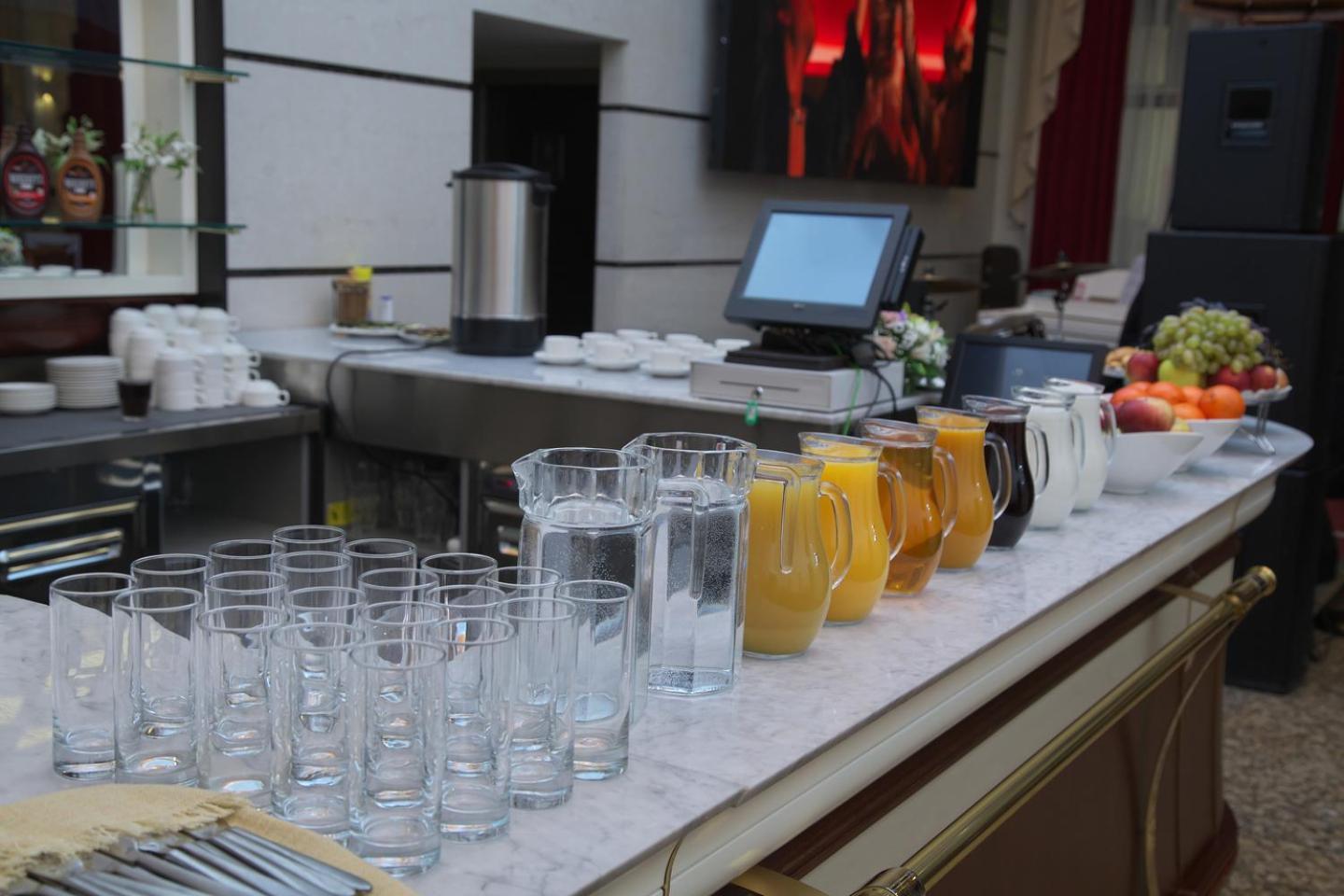 Grand Voyage Hotel Almaty Bagian luar foto