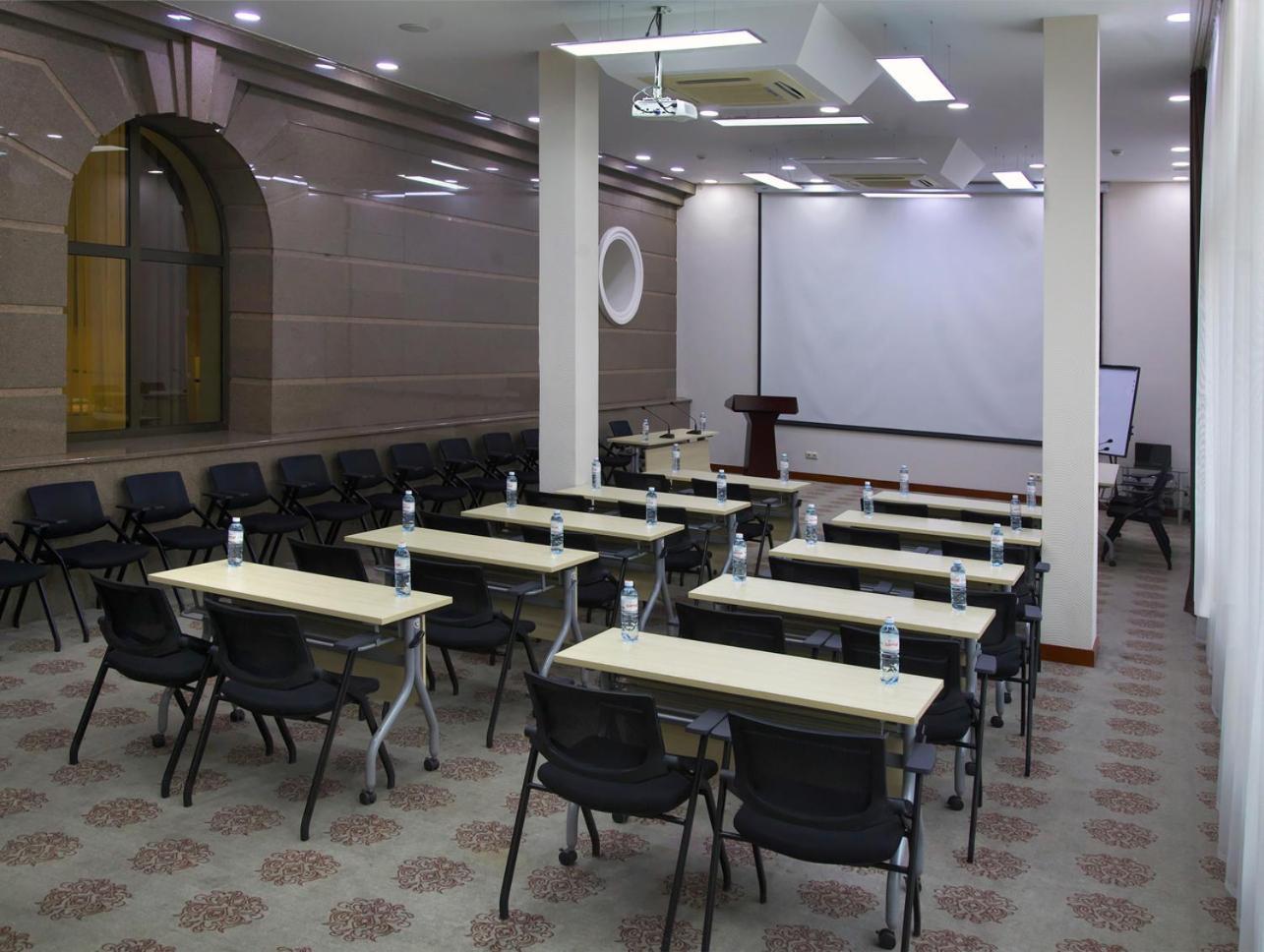 Grand Voyage Hotel Almaty Bagian luar foto