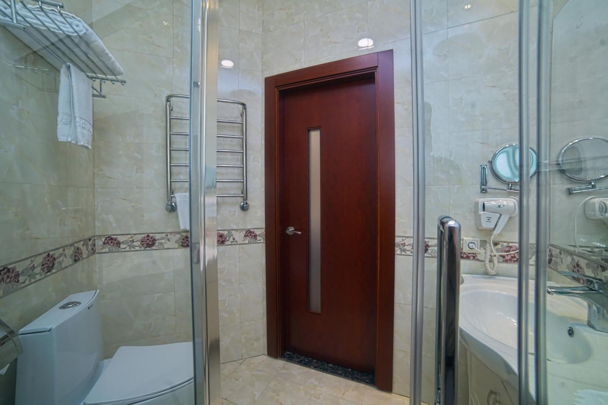 Grand Voyage Hotel Almaty Bagian luar foto