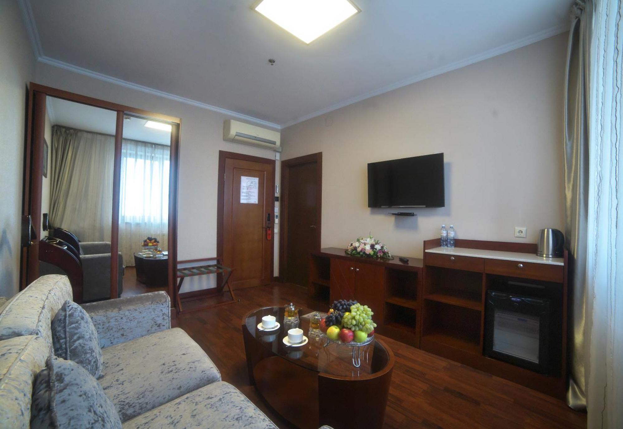 Grand Voyage Hotel Almaty Bagian luar foto