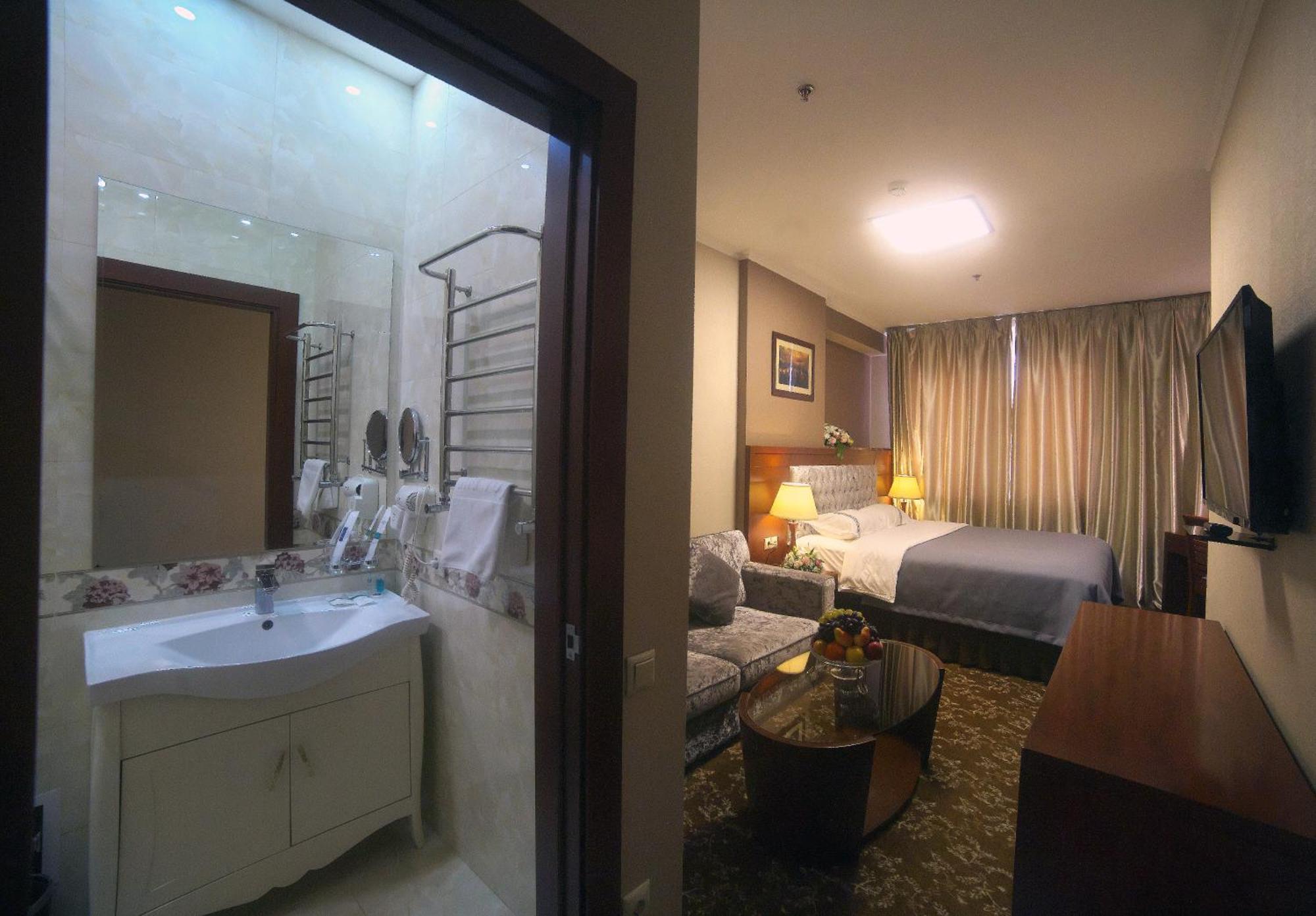 Grand Voyage Hotel Almaty Bagian luar foto
