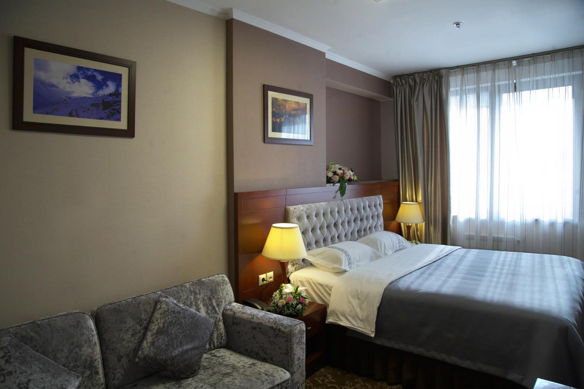 Grand Voyage Hotel Almaty Bagian luar foto