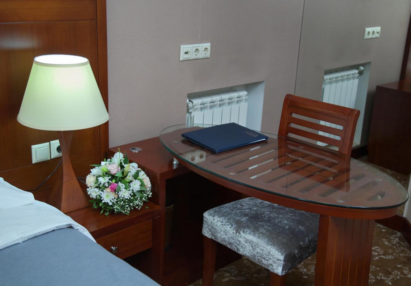 Grand Voyage Hotel Almaty Bagian luar foto