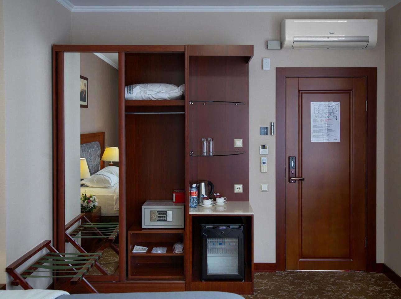 Grand Voyage Hotel Almaty Bagian luar foto