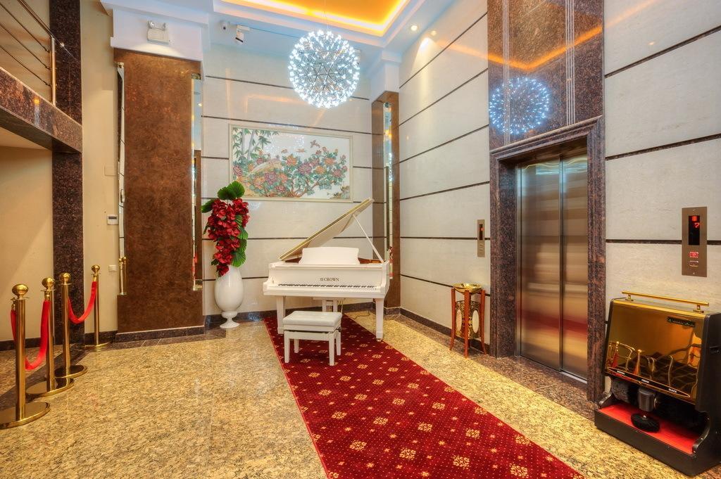 Grand Voyage Hotel Almaty Bagian luar foto