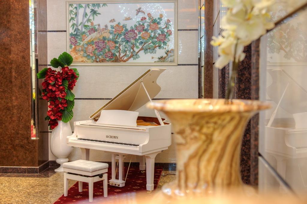 Grand Voyage Hotel Almaty Bagian luar foto