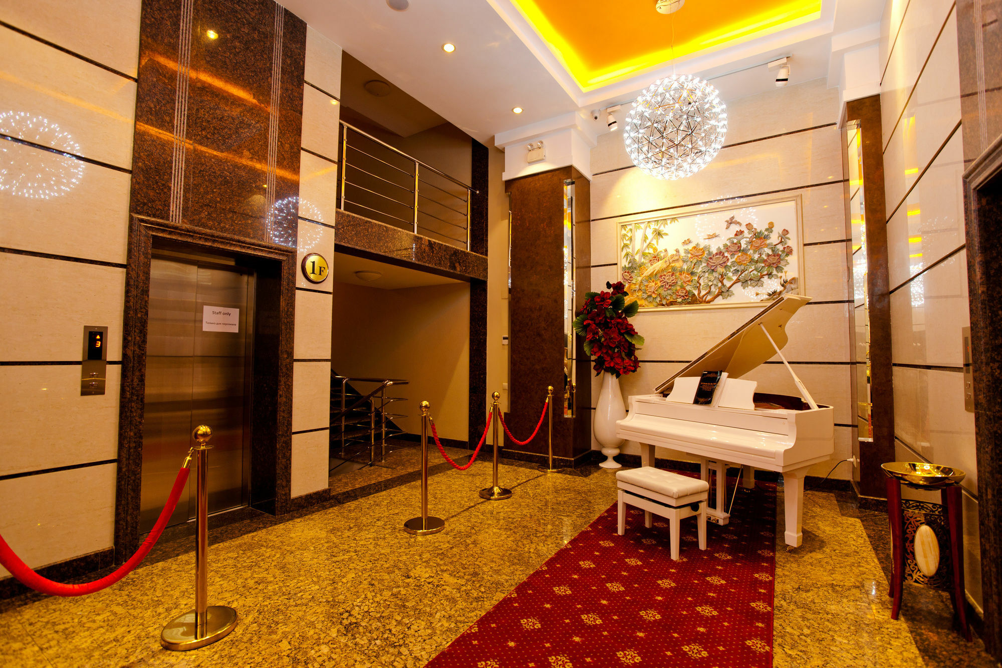 Grand Voyage Hotel Almaty Bagian luar foto